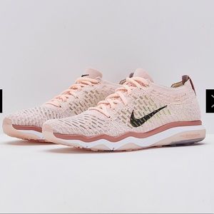 NIKE FLYKNIT SNEAKERS